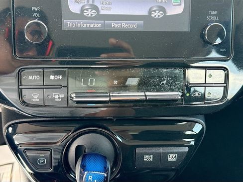 Used 2019 Toyota Prius LE FWD image 17