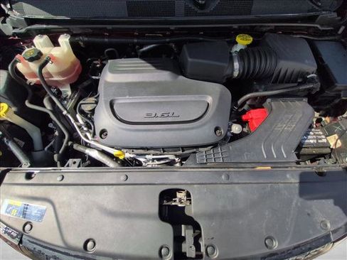 Used 2021 Chrysler Pacifica Touring-L w/ Uconnect Theater Family Group image 22