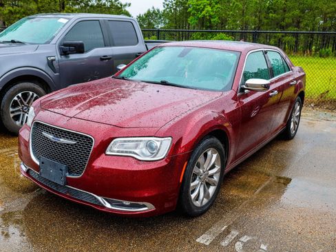Used 2019 Chrysler 300 Limited AWD/4WD image 1