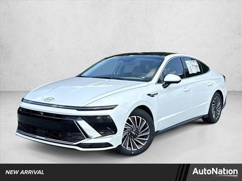 Certified 2025 Hyundai Sonata Limited FWD image 1