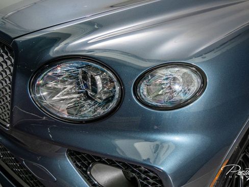Used 2023 Bentley Bentayga Speed image 12