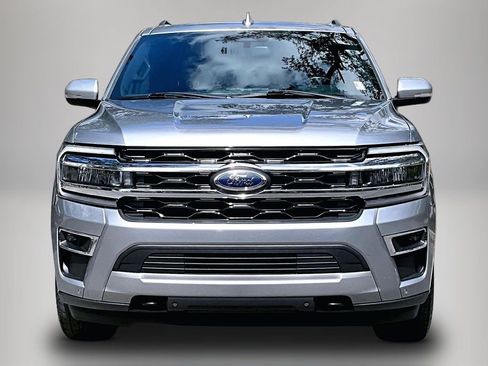 Used 2023 Ford Expedition Limited image 3