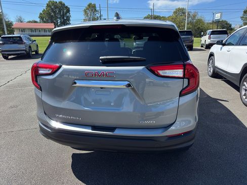 Used 2024 GMC Terrain SLE image 10