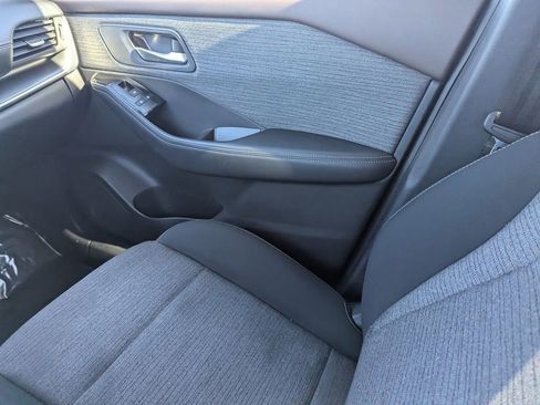 Used 2023 Nissan Rogue SV image 13