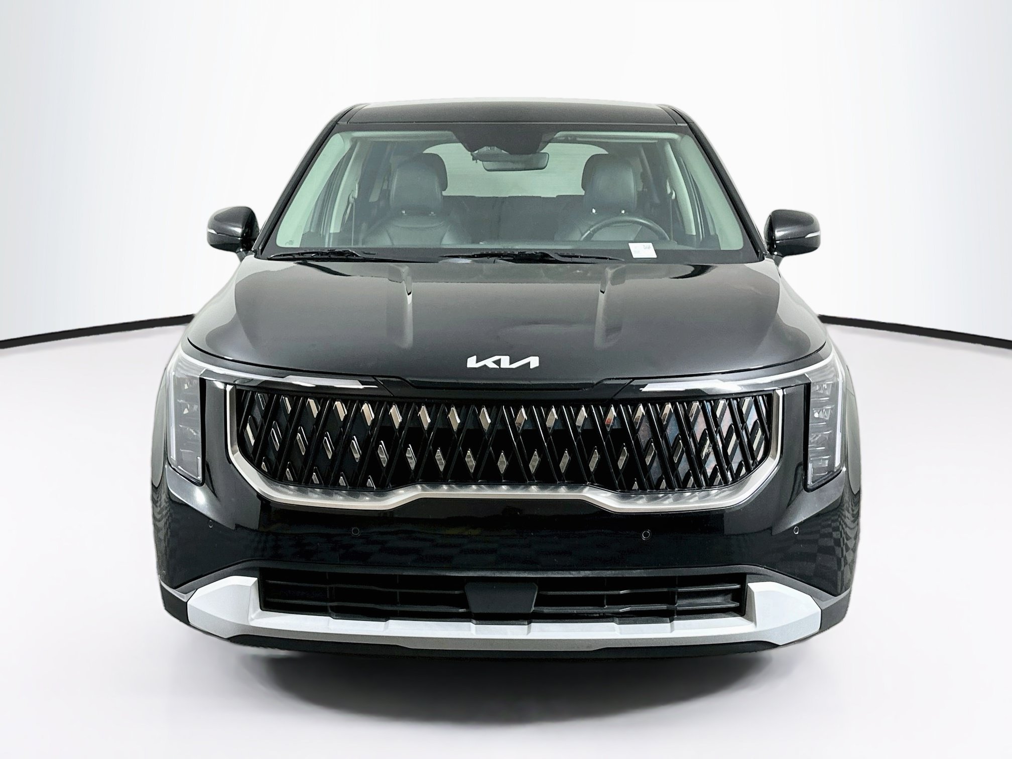 Used 2026 Kia Carnival FWD image 2