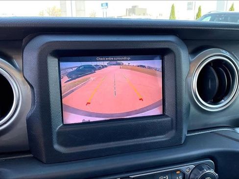 Used 2020 Jeep Wrangler Unlimited Sahara AWD/4WD image 23