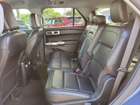 Used 2021 Ford Explorer XLT w/ Equipment Group 202A RWD image 9