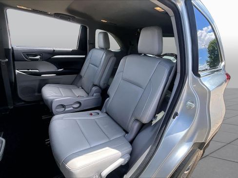 Used 2018 Toyota Highlander XLE FWD image 20