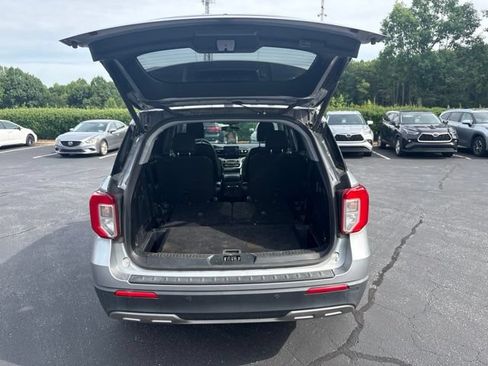 Used 2021 Ford Explorer XLT w/ Equipment Group 202A AWD/4WD image 11