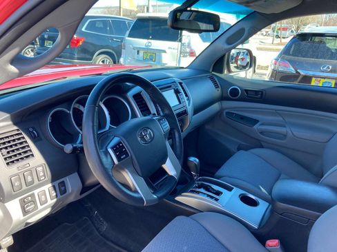 Used 2013 Toyota Tacoma V6 4x4 4dr Double Cab 5.0 ft S image 11