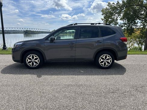 Used 2021 Subaru Forester Premium AWD/4WD image 2