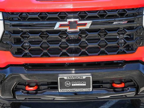 Used 2024 Chevrolet Silverado 2500 ZR2 w/ Technology Package AWD/4WD image 7
