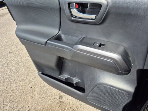 Used 2023 Toyota Tacoma TRD Off-Road w/ Black Out Package (TMS) image 19