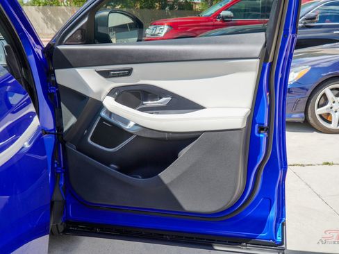 Used 2018 Jaguar E-PACE R-Dynamic HSE image 19