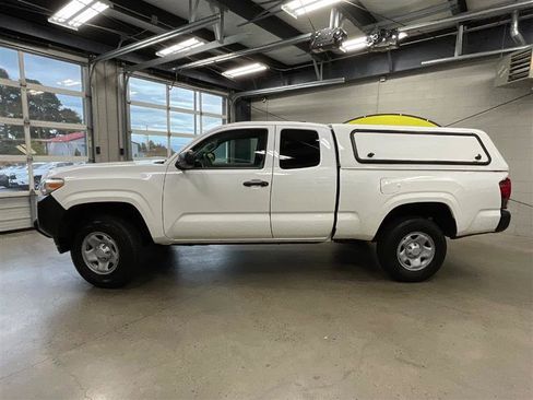 Used 2019 Toyota Tacoma SR image 2