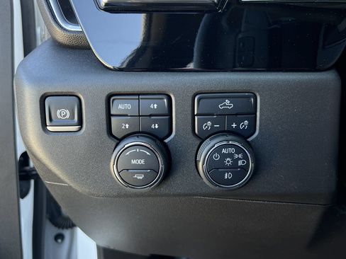 Used 2024 Chevrolet Silverado 1500 LT Trail Boss w/ Protection Package AWD/4WD image 11