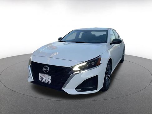 Used 2025 Nissan Altima 2.5 SV FWD image 7