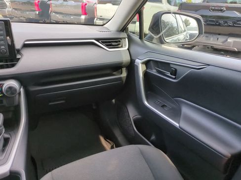 Used 2021 Toyota RAV4 LE FWD image 16