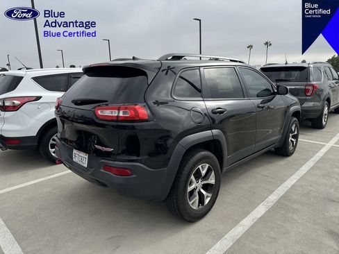 Used 2017 Jeep Cherokee Trailhawk AWD/4WD image 9