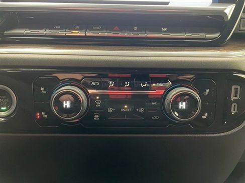 Used 2024 Chevrolet Silverado 1500 LT image 2