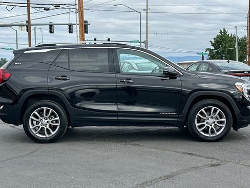 Used 2024 GMC Terrain SLT AWD/4WD image 3