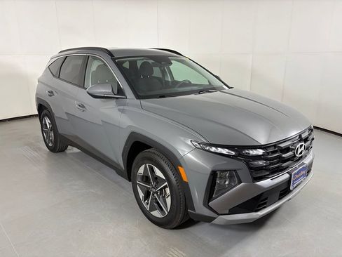 Used 2025 Hyundai Tucson SEL FWD image 2