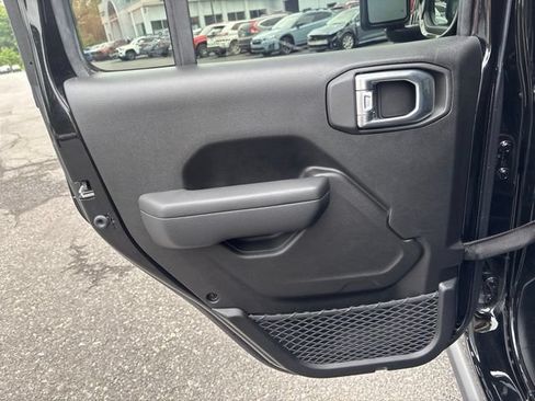 Used 2025 Jeep Wrangler Unlimited Sport AWD/4WD image 14