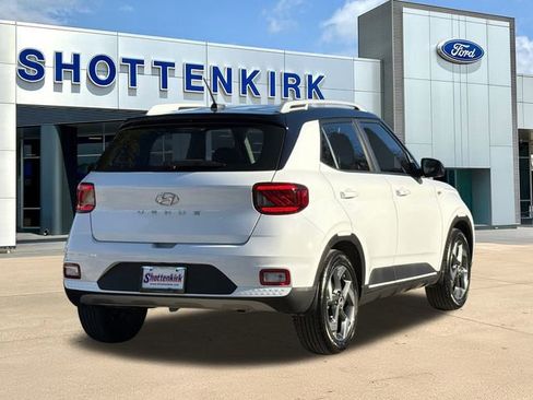 Used 2025 Hyundai Venue Limited FWD image 7