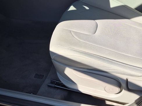 Used 2025 Hyundai Elantra SEL FWD image 14