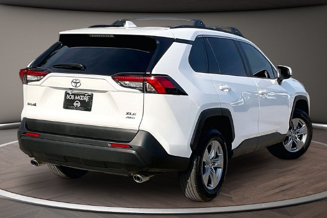 Used 2025 Toyota RAV4 XLE AWD/4WD image 2