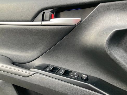 Used 2019 Toyota Camry XSE image 13