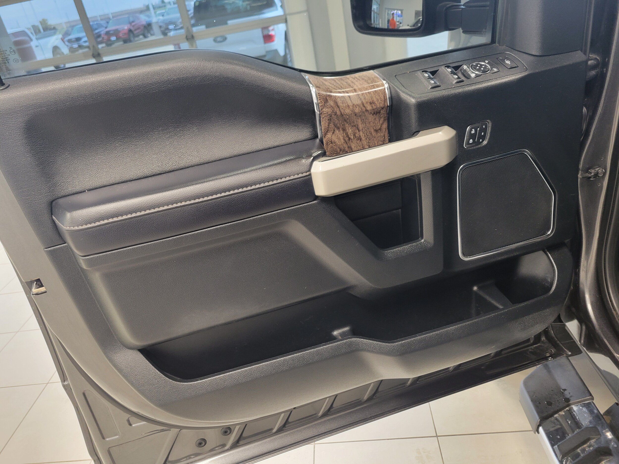 Used 2019 Ford F250 Lariat w/ Chrome Package AWD/4WD image 11