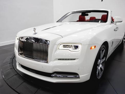 Used 2017 Rolls-Royce Dawn RWD image 26
