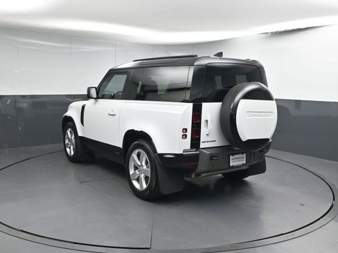 Used 2024 Land Rover Defender 90 X-Dynamic SE image 3