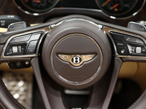 Used 2018 Bentley Bentayga AWD/4WD image 27