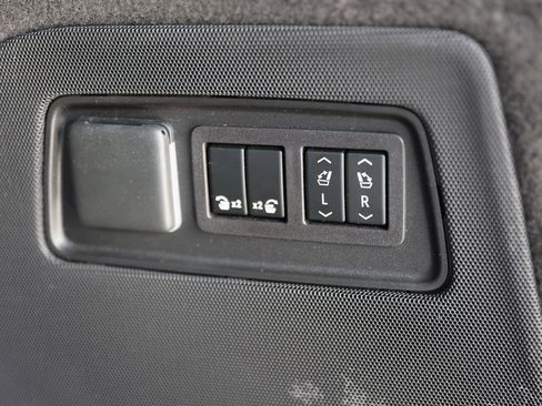 Used 2023 Cadillac Escalade Premium Luxury image 16