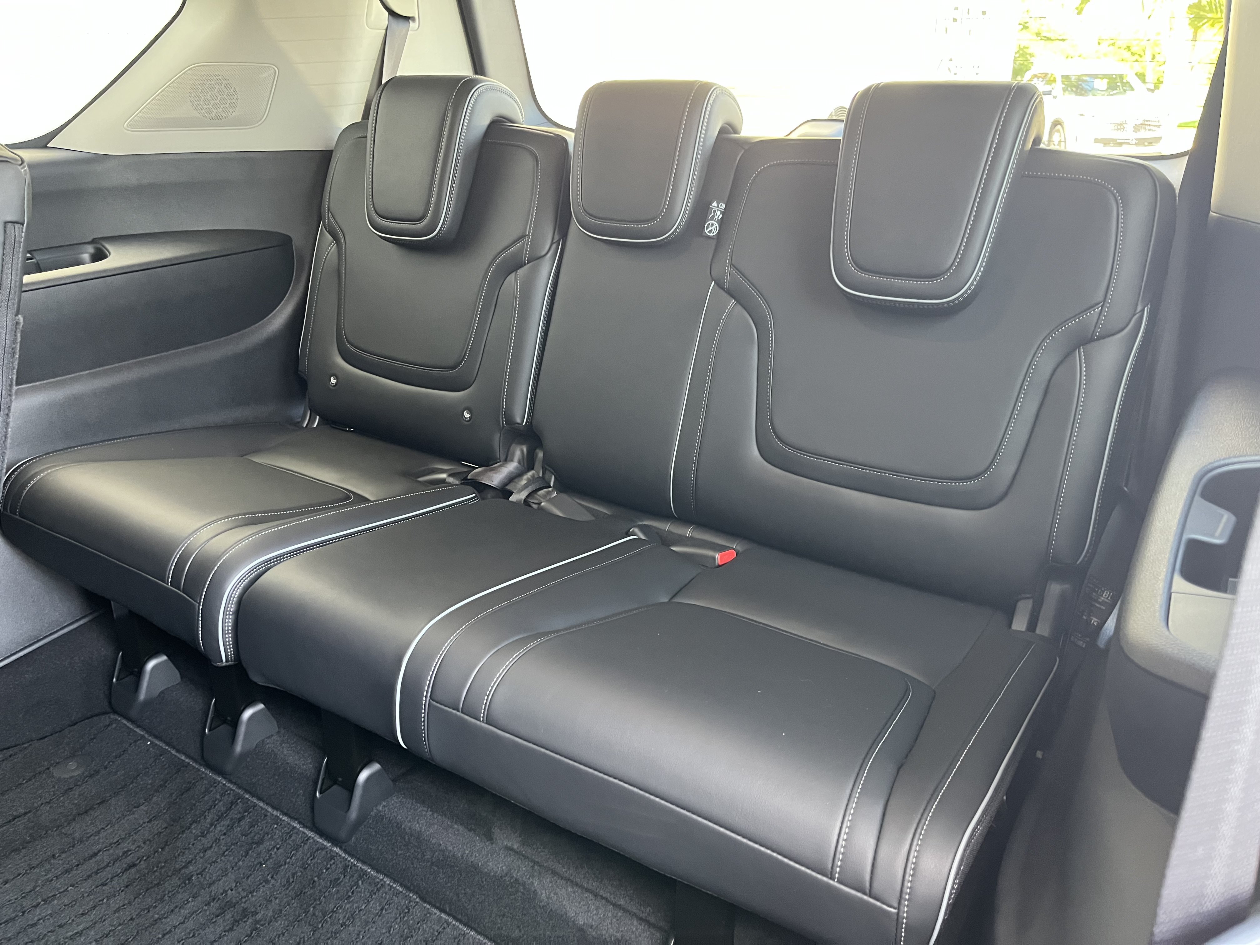 Certified 2026 INFINITI QX80 Luxe w/ Cargo Package AWD/4WD image 16