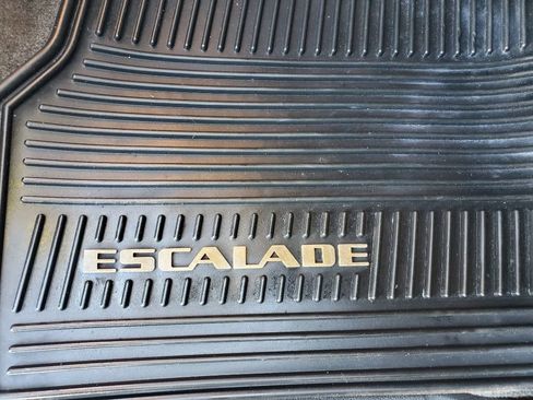 Used 2011 Cadillac Escalade 2WD image 36