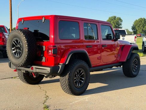 Used 2025 Jeep Wrangler Unlimited Rubicon AWD/4WD image 5