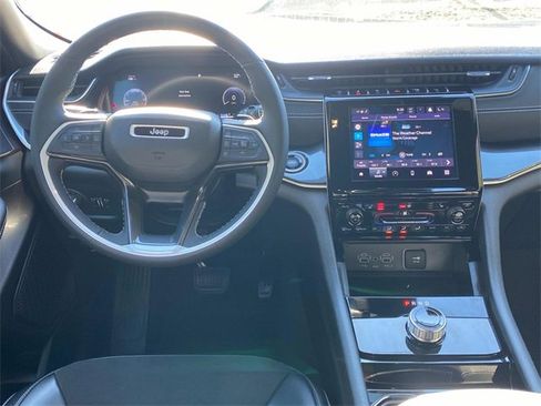 Used 2023 Jeep Grand Cherokee Altitude image 8