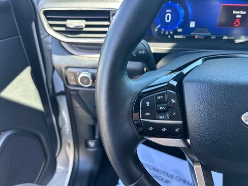 Used 2023 Ford Explorer Platinum w/ Technology Package AWD/4WD image 19
