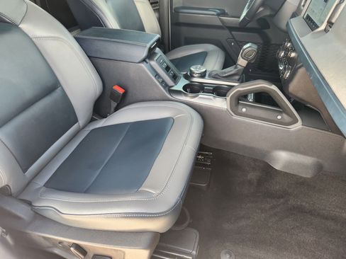 Used 2024 Ford Bronco Outer Banks AWD/4WD image 14