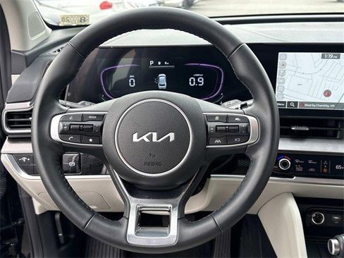 Used 2025 Kia Sportage EX image 18