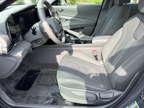 Used 2023 Hyundai Elantra SEL w/ Convenience Package FWD image 24