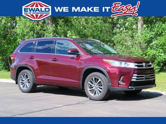 Used 2018 Toyota Highlander XLE AWD/4WD video 1