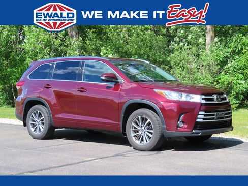 Used 2018 Toyota Highlander XLE AWD/4WD image 1