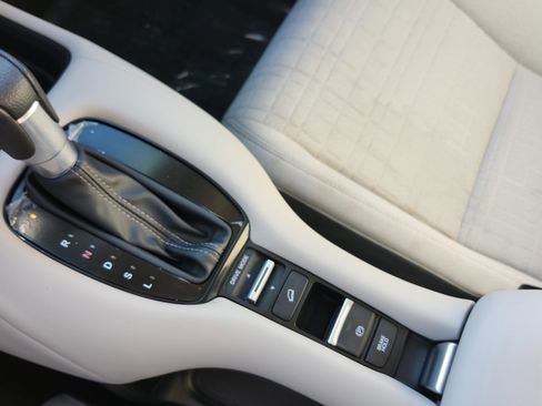 Certified 2023 Honda HR-V LX image 26