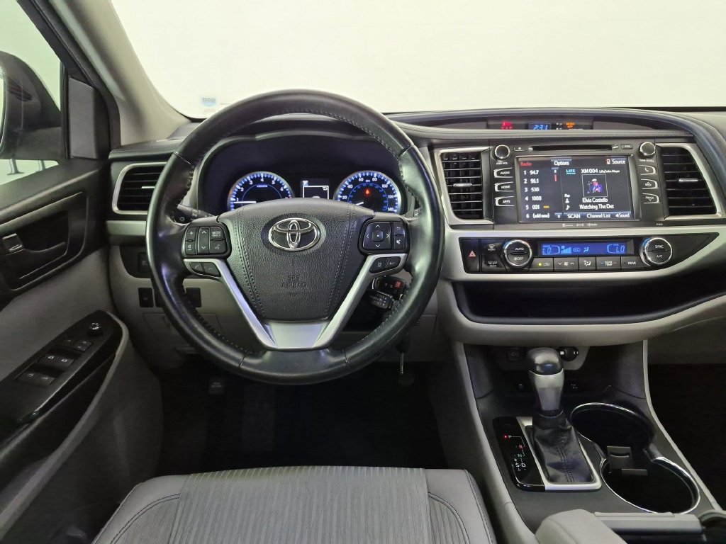 Used 2018 Toyota Highlander Plus AWD/4WD image 31