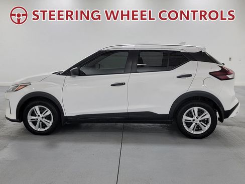 Used 2022 Nissan Kicks S FWD image 5