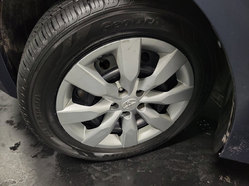 Used 2014 Toyota Corolla LE FWD image 13